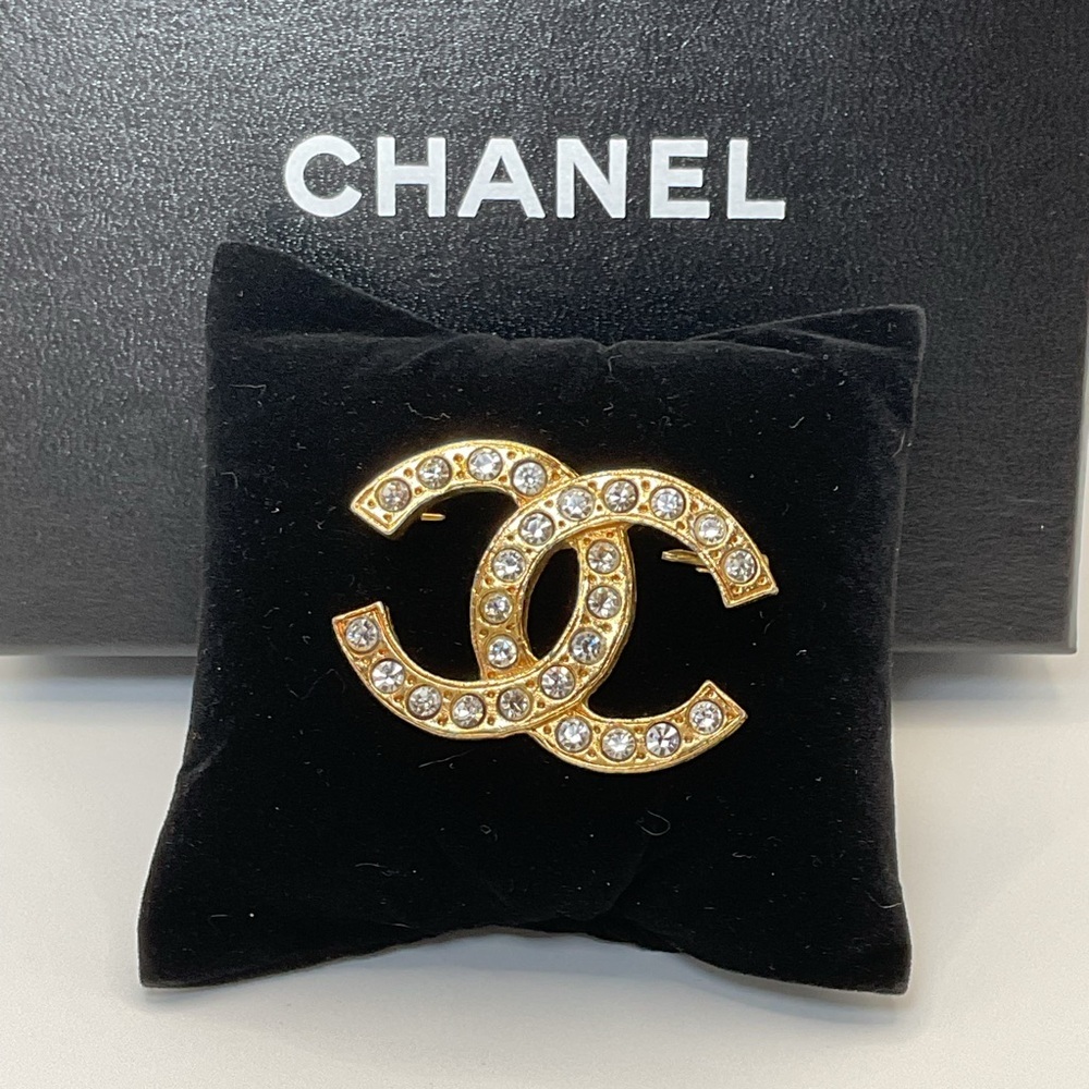 CHANEL CC Logo Rhinestone Brooch - Picture 5 of 11
